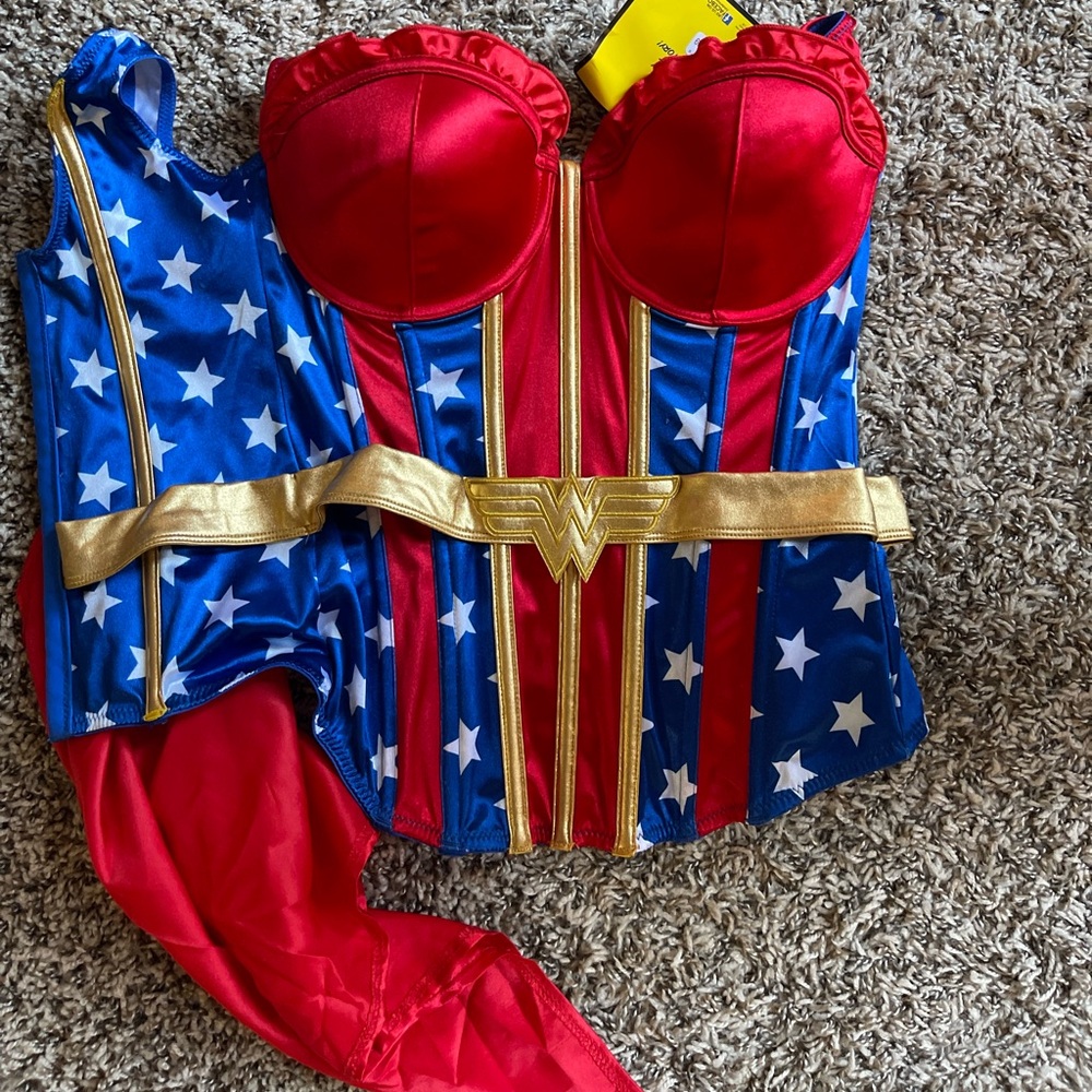 WONDER WOMAN Corset Top with Cape